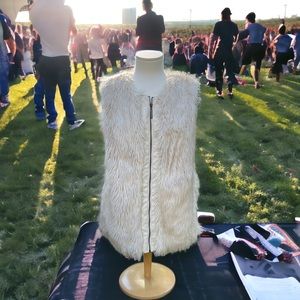Kensie Cream Faux Fur Vest Small